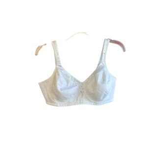 NWT Playtex white 18-hour Silk Soft Smoothing Wirefree style 4803 Sz 42C